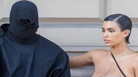 هذا العام بلا بنطال .. زوجة كاني ويست تخطف الأنظار بإطلالة جريئة تحت المطر! (صور) متفرقات وظهرت سينسوري، المهندسة المعمارية السابقة لشركة ، البالغة من العمر 29 عاما، عارية تماما، ح