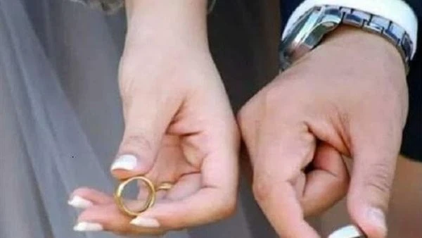 كشف بالمصاريف.. عريس يثير الجدل بفسخ خطوبته بهذه الطريقة أثارت قصة عريس طالب العروس بكشف مكتوب بمصاريف الخطوبة، بما فيها تفاصيل تكاليف السنتين الماضيتين، جدلا واسعا على وسائل التوا