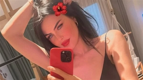 جرأة وإثارة.. دارين حداد تسحر العيون بفستان لافتشاركت الفنانة التونسية دارين حداد، متابعيها، بصورة جديدة لها عبر حسابها الرسمي بموقع تبادل الصور والفيديوهات الأشهر إنستجرام.وظهرت د