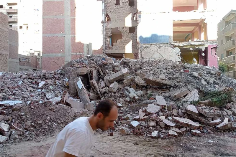 مصرع طالب سقط علية حائط منزل في المنيا لقي طالب بالصف الثالث الابتدائي مصرعه، اليوم الأربعاء 4 سبتمبر، متأثرا بجروح وكسور ونزيف داخلي ، نتيجة سقوط