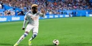 -سقوط لاعب كرة قدم سعودي من منزله في دبي .. وكالات - السوسنةتعرض لاعب نادي الشباب السعودي فهد المولد، لحادث مفاجئ أثناء تواجده في دبي، ووقع فهد من شقته في دبي بشكل غير متوقع، وتم ن