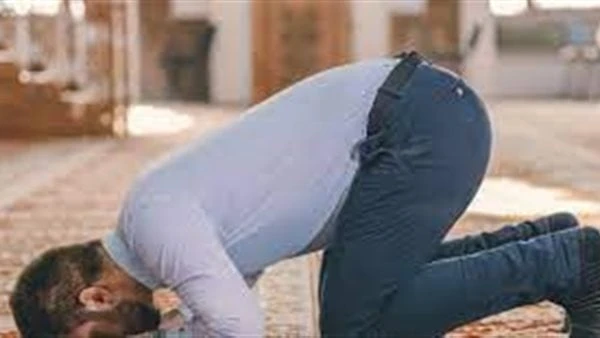 حكم جمع العصر والمغرب للمسافر.. أمين الفتوى يوضح الموقف الشرعي هل يجوز الجمع بين العصر والمغرب؟ سؤال ورد الى دار الإفتاء عبر صفحتها الرسمية بالفيسبوك ، وأجاب الشيخ محمود شلبي أمين 