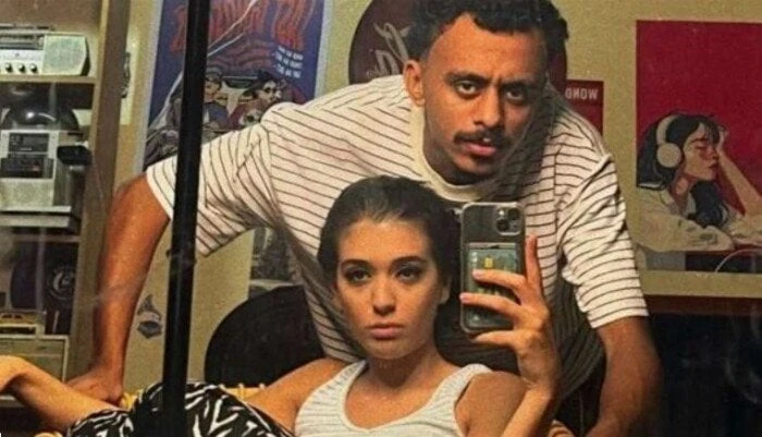 فن: رزمة.. تجمع كزبرة ونورين أبو سعدة في عمل فني جديد .. صورة أعلنت نورين أبو سعدة، عبر حسابها الرسمي بموقع تداول الصور والفيديوهات إنستجرام عن تعاون جديد يجمعها بمطرب المهرجانات ك