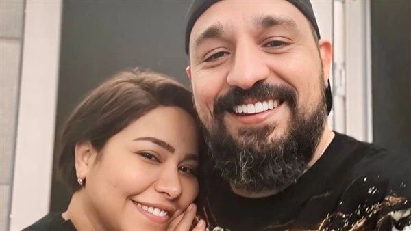 بعد شائعة دخولها المستشفى.. شيرين مع توما أثناء تسجيل آخر أغنية بألبومها الجديدكشف الموزع توما عن أحدث صورة تجمعه بالفنانة شيرين عبد الوهاب أثناء