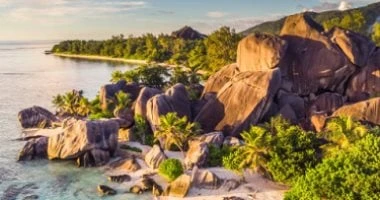 جولة فى أجمل 5 جزر حول العالم.. أبرزها سيشل منفى سعد زغلول المرأة والمنوعات الجزر هي واحدة من التضاريس الطبيعية التي تتمتع بجمال طبيعي خلاب يجذب الناس من مختلف أنحاء العالم، حيث تت