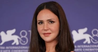 ركين سعد ترتدي شعار نصف البطيخة دعما لفلسطين في مهرجان فينيسيا تعرف على التالي ركين سعد ترتدي شعار نصف البطيخة دعما لفلسطين في مهرجان فينيسيا، ظهرت