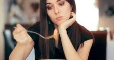 فقدان الشهية العصبى.. اضطراب قد يصيبك بسبب الهوس بالرجيم صحة وطب على الرغم من أن تناول الطعام الصحى واتباع رجيم لإنقاص الوزن يعد خيارا جيدا، إلا أنه عندما يبدأ الفرد الهوس به إلى ا