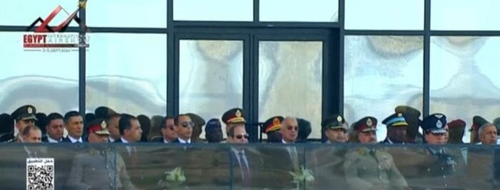 الرئيس السيسي يشهد العرض الجوي على هامش معرض مصر الدولي الأول للطيران والفضاء 2024يشهد الرئيس عبد الفتاح السيسي العرض الجوي على هامش معرض مصر الدولي