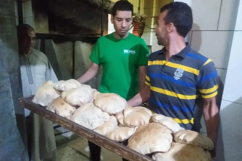 محافظ الغربية: حملات تفتيشية على المخابز ليشعر المواطن بالتغيير الإيجابي أكد اللواء أشرف الجندي محافظ الغربية ،ان اللجنة العليا للرقابة على الأسواق