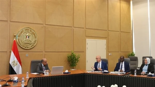 وزير الكهرباء يبحث مع وفد البنك الدولى التعاون المشترك وتنفيذ برامج التنميةالتقى الدكتور محمود عصمت وزير الكهرباء والطاقة المتجددة ، وفدا من البنك