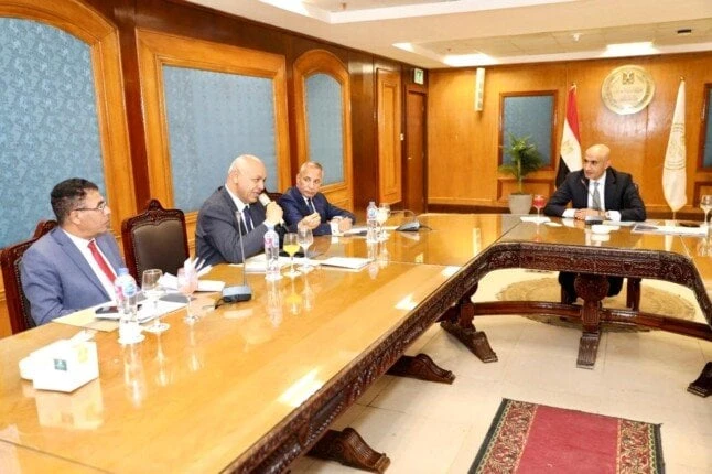 وزير التعليم: لدينا عجز في 250 ألف فصل و 460 ألف معلملقاء وزير التعليم مع الإعلاميين ورؤساء التحريرعقد محمد عبد اللطيف وزير التربية والتعليم والتعليم