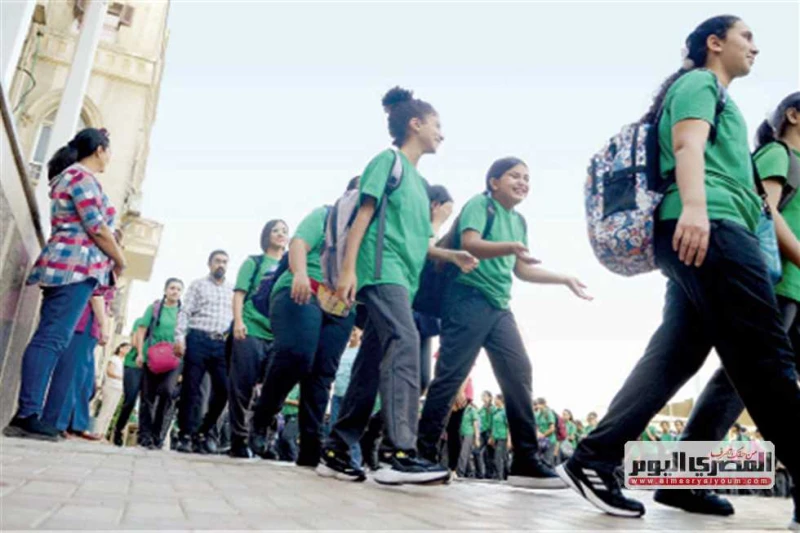 التعليم: 100 جنيه رسوم تحويل الطالب بين المدارس الحكومية والرسمية لغات أصدر محمد عبداللطيف وزير التربية والتعليم والتعليم الفني، قرارا وزاريا بشأن