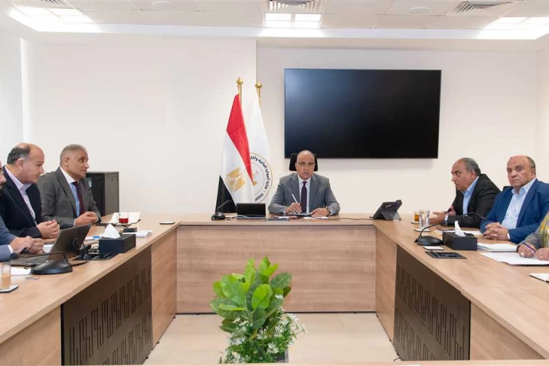 وزير الموارد المائية: موافقة المنتفعين شرط أساسي قبل تنفيذ مشروعات الرى الحديث عقد الدكتور هاني سويلم وزير الموارد المائية والري اليوم الثلاثاء،