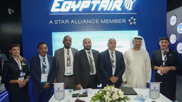 بروتوكول تعاون بين مصر للطيران ووكالة لتقديم خدمات بالمطارات المصريةوقعت شركة مصرللطيران للخدمات الأرضية خلال فعاليات معرض مصر الدولي للطيران والفضاء المقام بمطار العلمين بروتوكول 