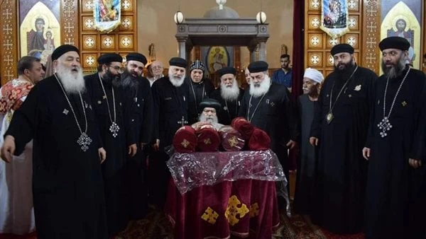 بحضور الأنبا باخوميوس.. تطييب أجساد قديسي كاتدرائية العذراء والبابا أثناسيوس بدمنهورصور صلى نيافة لأنبا باخوميوس مطران البحيرة ومطروح والخمس مدن