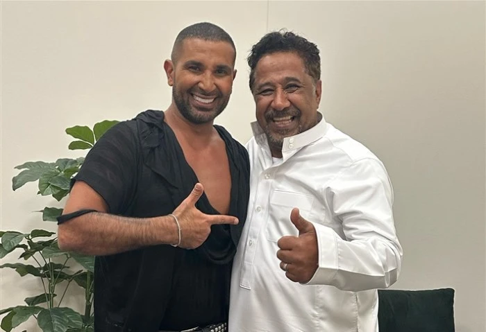 رد مفاجأة من الشاب خالد بعد تريقة أحمد وعمرو سعد علق الفنان عمرو سعد، وشقيقه المطرب أحمد سعد، على طريقة لبس الشاب خالد، وأغانيه الجديدة خلال استضافته