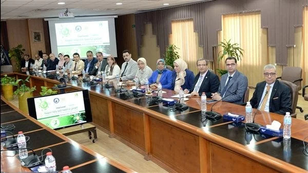 العاملين بالبترول تفتتح دورة البصمة الكربونية ومعايير الاستدامة الدوليةافتتحت النقابة العامة للعاملين بالبنوك والتأمينات والأعمال المالية برئاسة