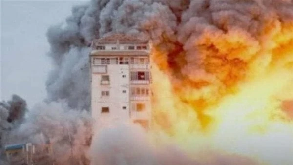 الاحتلال يقصف مدرسة تأوي نازحين في حي الشيخ رضوان غرب غزةأفاد مراسل قناة الحدث بأن قوات الاحتلال الاسرائيلي قصفت مدرسة تؤوي نازحين في حي الشيخ رضوان غرب مدينة غزة.وأكد الدفاع المدن