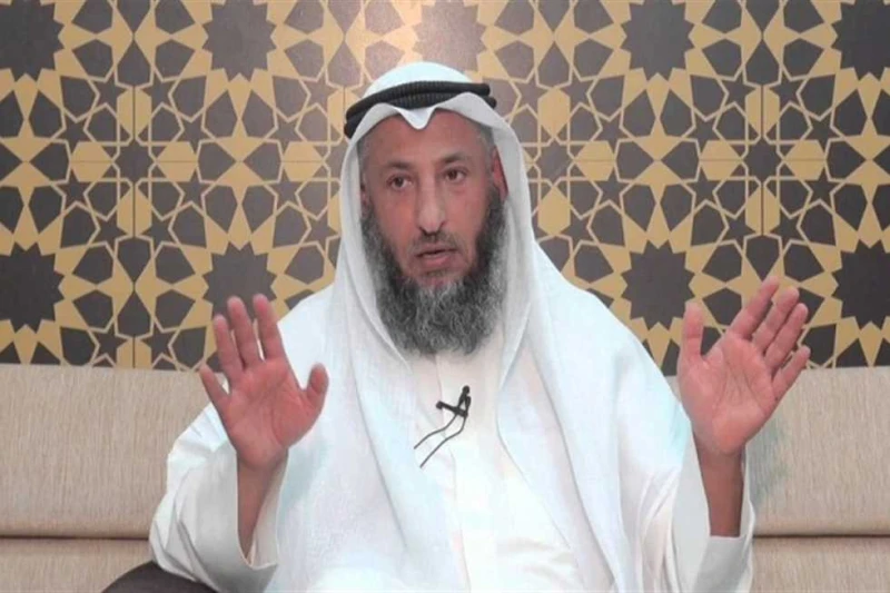 لبس النساء والكفار.. فتوى داعية عن ارتداء الرجال للون الأحمر تثير الجدل (تفاصيل) لبس الأحمر كان مكروها لسببين، أولهما كونه من لباس النساء، والثاني