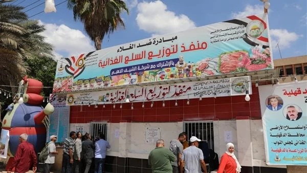 كرتونة البيض ب 120 جنيها.. وزير الزراعة يفتتح منفذا للسلع الغذائية بالدقهلية افتتح علاء فاروق وزير الزراعة واستصلاح الأراضي، واللواء طارق مرزوق محافظ