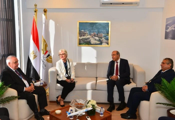 وزير الطيران: نعتزم تحديث أسطولنا الجوي وتوسيع شبكة خطوطنا استمرارا للقاءات التي أجراها الدكتور سامح الحفني وزير الطيران المدني خلال فعاليات معرض مصر