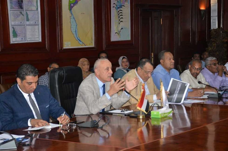 نائب محافظ الأقصر يبحث مستجدات المشروع القومي مشروعك عقد الدكتور هشام أبوزيد نائب محافظ الأقصر اليوم الإثنين، اجتماعا، لمناقشة مستجدات وسير العمل