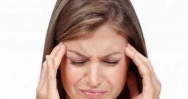 أسباب تؤدى لإصابتك بالصداع أثناء السفر.. طرق الوقاية والعلاج صحة وطب الصداع قد يحدث في أي وقت، والإصابة به أثناء السفر من الأمور الشائعة، حيث أنه قد يكون ناتجا عن اضطراب روتينك الي