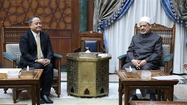 شيخ الأزهر يجدد تقديره لمملكة تايلاند على حفاوة الاستقبال خلال جولته الأخيرةأعرب فضيلة الإمام الأكبر أ.د أحمد الطيب، شيخ الأزهر الشريف، خلال استقباله القائم بأعمال سفارة تايلاند ثا