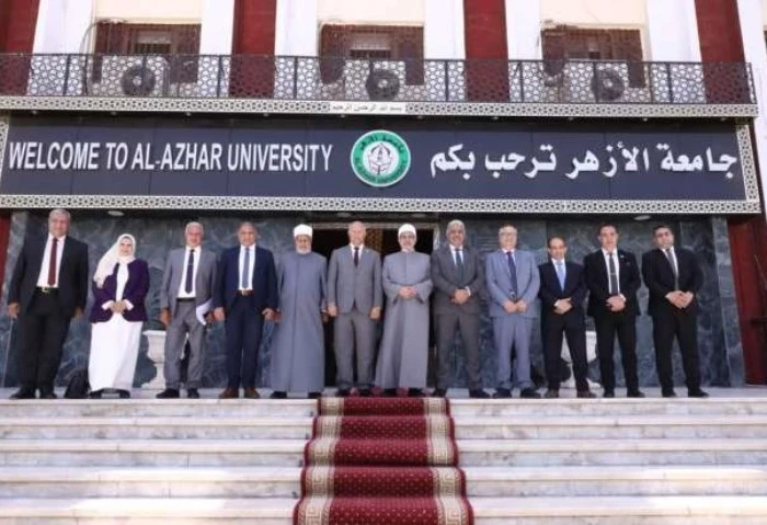بالرابط المباشر، جامعة الأزهر تفتح أبوابها لطلاب الثانوية لتسجيل الرغبات بالكليات المتاحة صدق الدكتور سلامة جمعة داود، رئيس جامعة الأزهر، علي بدء