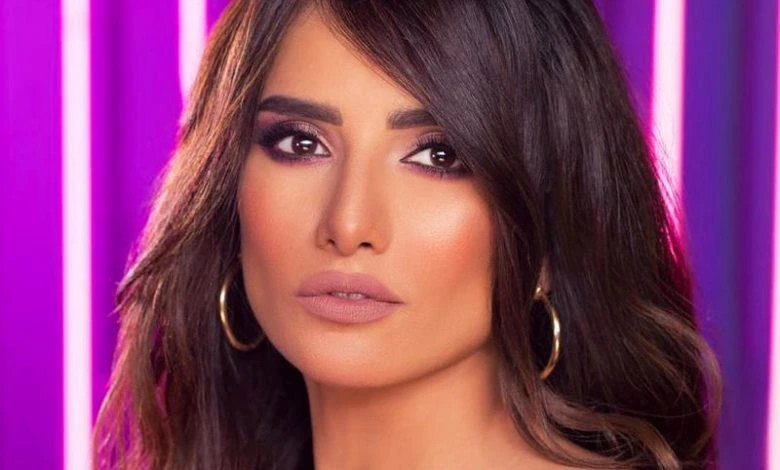 زينة تستعيد ذكريات مراهقتها مع الجمهور افاق عربية - نشرت الفنانة زينة عبر حسابها الخاص على إنستغرام صورا نادرة لها أثناء فترة دراستها في المرحلة