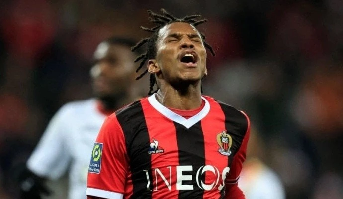 -الإصابة تبعد بودواي عن منتخب الجزائر في تصفيات أمم إفريقيا .. سيغيب الدولي الجزائري هشام بوداوي، نجم نيس الفرنسي عن المباراتين اللتين يلتقي فيهما