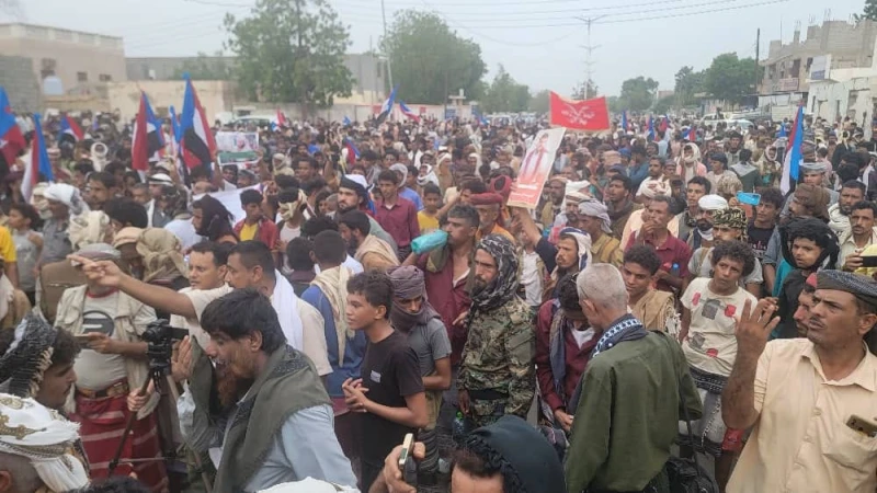 أبين وكالة الصحافة اليمنية شهدت مدينة زنجبار في محافظة أبين اليوم السبت تظاهرة احتجاجية مليونية عشال للمطالبة بالكشف عن مصير المختطف علي عشال الجعدني لدى الانتقالي الجنوبي التابع ل