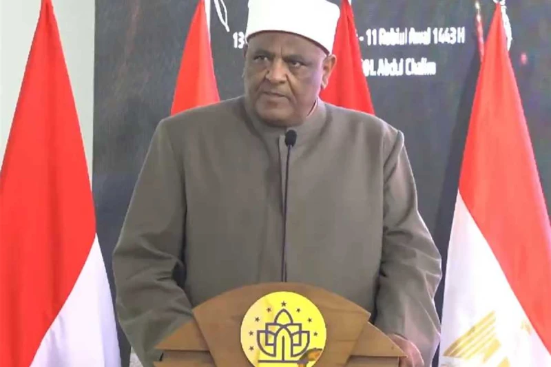 الأمين العام لهيئة كبار العلماء يلقي الكلمة الافتتاحية في المؤتمر الدولي الثامن لخريجي الأزهر بإندونيسيا شارك الدكتور عباس شومان، الأمين العام لهيئة