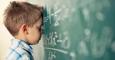 لو ابنك يعانى صعوبات في التعلم.. 5 نصائح هتساعدك.. المديح الأبرز المرأة والمنوعات اضطراب التعلم، أو صعوبة التعلم، هو عرض يعاني منه بعض الأطفال حول العالم، وقد تنتج تلك المشكلة عن ا