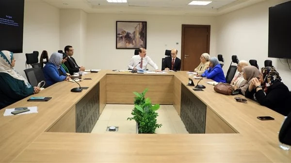 معامل متنقلة بالمحافظات.. تفاصيل اجتماع نائب وزير الصحة لبحث مستجدات مجمع مدينة بدرعقد الدكتور عمرو قنديل نائب وزير الصحة والسكان، اجتماعا، مع الإدارة المركزية للمعامل، لمناقشة مست