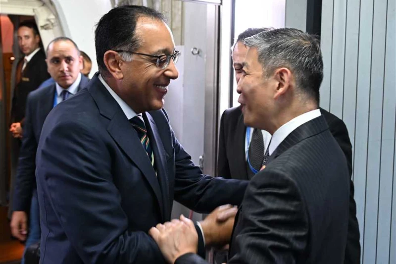 رئيس الوزراء يشارك في مأدبة عشاء رسمية بحضور الرئيس الصينى وقرينته شارك الدكتور مصطفى مدبولي، رئيس مجلس الوزراء، في مأدبة عشاء رسمية أقيمت تكريما