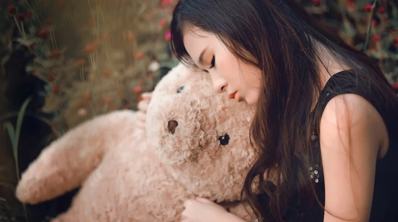 طبيبة نفسية تكشف سر التعلق بالدباديب.. هل يشعر بنا الجماد؟طبيبة نفسية تكشف سر التعلق بالدباديب.. هل يشعر بنا الجماد؟-----