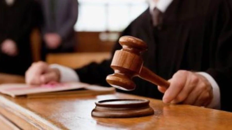 السجن 3 سنوات لطفل دهس طبيب التجمع عاقبت محكمة جنح الأميرية المختصة، المتهم بدهس الطبيب محمد الشربيني ما تسبب في وفاته، وإصابة طبيب آخر، بمنطقة التجمع الخامس بالقاهرة الجديدة، في ا