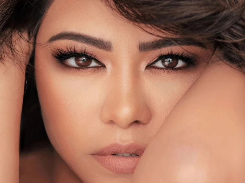 شيرين عبد الوهاب تطرح أغنية قالك نسيني وإينتها هنا كورال معها طرحت الفنانة شيرين عبد الوهاب أغنيتها السادسة من ألبومها الجديد، والتي تحمل إسم قالك نسيني والأغنية من من كلمات تامر ح