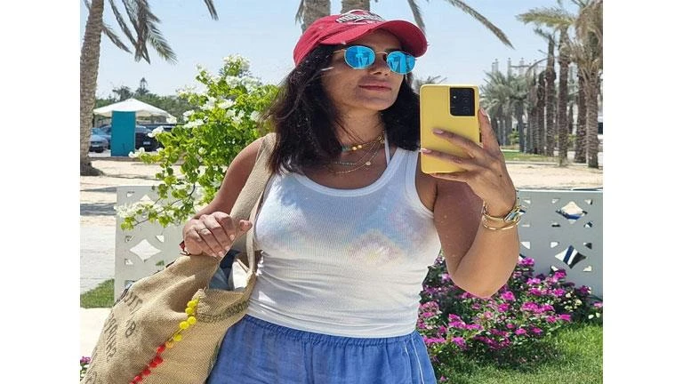 فنون: بالصور.. إنجي المقدم تودع فصل الصيف على طريقتها ودعت الفنانة إنجي المقدم فصل الصيف، أثناء قضاء آخر أيام عطلتها الصيفية في الساحل الشمالي. ونشرت