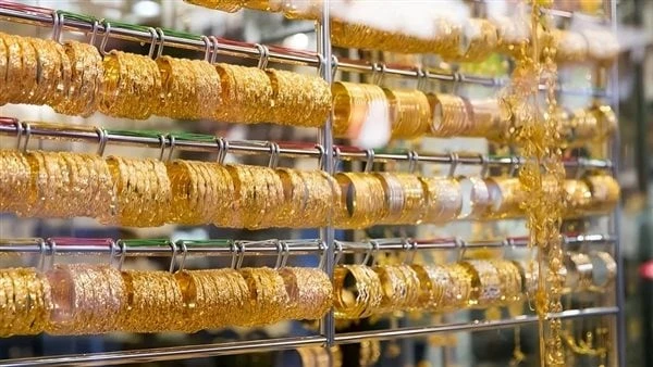 1000 جنيه أسعار الذهب تخالف التوقعات بشدة ومفاجأة بعد بيان البنك المركزي تراجعت أسعار الذهب اليوم بسوق الصاغة بعد ارتفع طفيف بالأمس، اذ يستمر المعدن