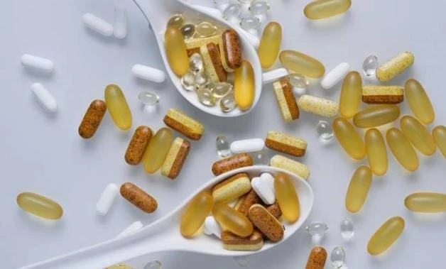 أضرار الفيتامينات على الكلى.. ما يجب معرفتهتعد الفيتامينات ضرورية للحفاظ على صحة الجسم، ولكن تناولها بشكل مفرط أو غير مناسب يمكن أن يكون له تأثيرات سلبية على الكلى. الكلى تلعب دورا