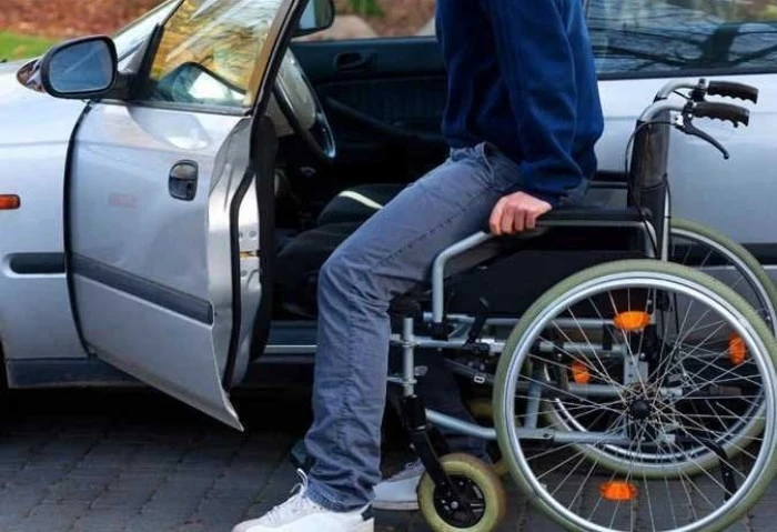 إجراءات صارمة وغرامة كبيرة، تفاصيل جديدة بشأن قرارات مصادرة سيارات المعاقين كشف أسامة أبو المجد، رئيس رابطة تجار السيارات، عن تفاصيل جديدة بشأن أزمة