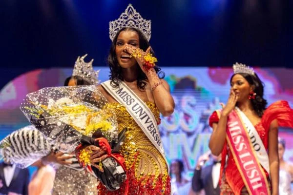 ملكة جمال الكون بنيجيريا عانت التنمر عبر التواصل الاجتماعي بانوراما عمون - حصلت تشيديما أديتشينا أول من أمس على لقب ملكة جمال الكون بنيجيريا، والفائزة كانت مرشحة سابقة لانتخابات مل