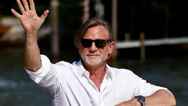 خرج عن المألوف.. بطل سلسلة جيمس بوند يثير الجدل بفيلمه الجديد بمهرجان فينيسيا أثار الممثل الشهير دانيال كريج بطل سلسلة أفلام جيمس بوند، الجدل اليوم الثلاثاء، في المؤتمر الصحفي لفيل