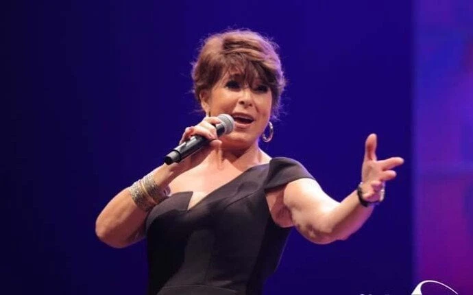 أنوشكا: استقبال الجمهور حسسني بالدفء.. وابتعدت عن الغناء من أجل التمثيلأعربت الفنانة أنوشكا، عن سعادتها بنجاح حفلها الأخير الذي أقيم بالإسكندرية، ضمن