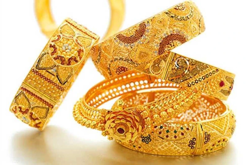 عيار 21 الآن بالمصنعية.. أسعار الذهب اليوم الأربعاء بعد الانخفاض الجديد بالصاغة (بداية التعاملات) واصل سعر الذهب اليوم الأربعاء 18 سبتمبر 2024