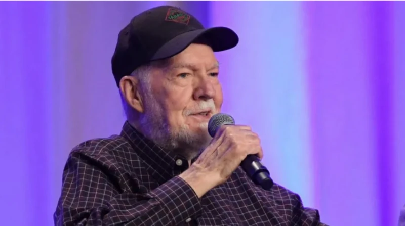 بطل سلاحف النينجا.. صوت المعلم رشدان يخفت في كاليفورنيا فقد عالم الفن والتمثيل الصوتي رمزا من رموزه برحيل الفنان بيتر ريناداي، الذي اشتهر بصوته المميز لشخصية المعلم رشدان، في سلسلة