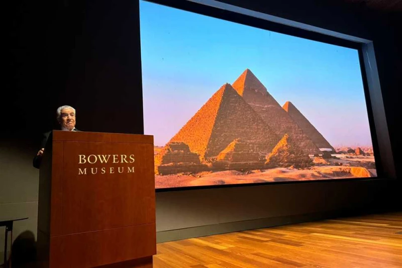 حواس يلقي محاضرة بمتحف بور في أمريكا عن الاكتشافات الأثرية المصرية الأخيرة ألقي عالم الآثار المصرية الدكتور زاهي حواس محاضرة عن الإكتشافات الأثرية