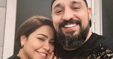 فن: شيرين عبد الوهاب وتوما من كواليس تسجيل آخر أغاني ألبومها الجديد نشر الموزع الموسيقي توما صورة تجمعه بالنجمة شيرين عبد الوهاب، من كواليس تسجيل آخر أغاني ألبومها الجديد، التي تقو